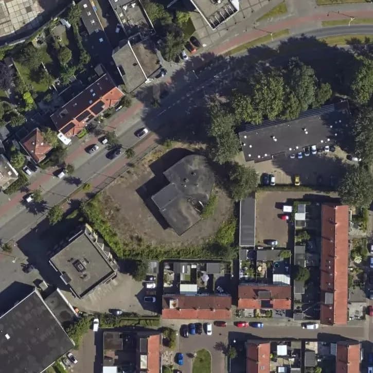 Verlaten Tankstation & Garage	