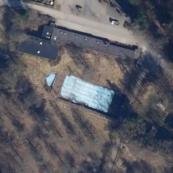 Verlaten Buitenzwembad	