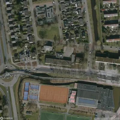 Verlaten Hostel + Eethuis